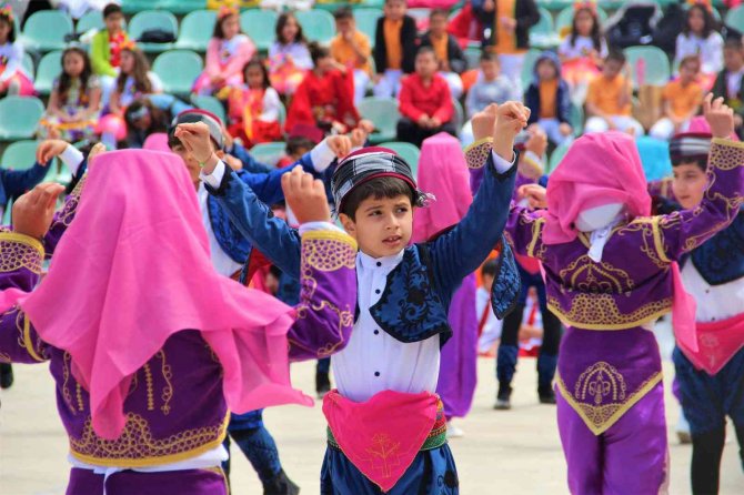 Üstü Açık Otobüse Binen Çocuklar 2 Yıl Sonra 23 Nisan Coşkusu Yaşadı