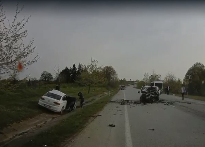Kocaeli’deki Feci Kaza Araç Kamerasına Yansıdı