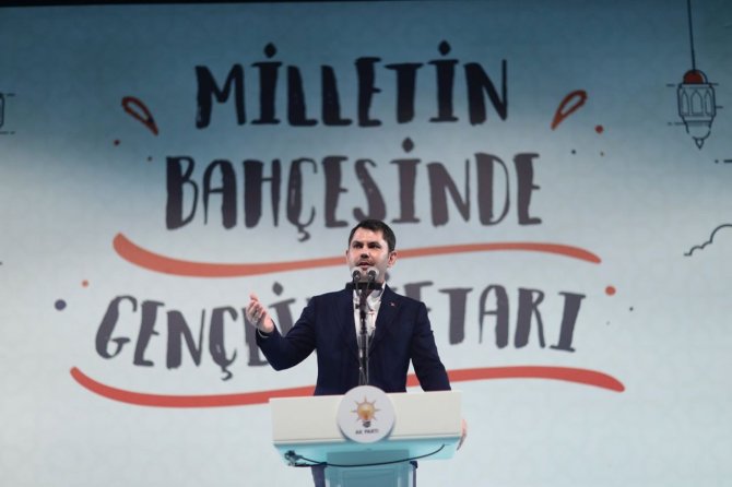 Bakan Kurum, İlk Defa Oy Kullanacak 5 Bin Gençle İftarda Buluştu
