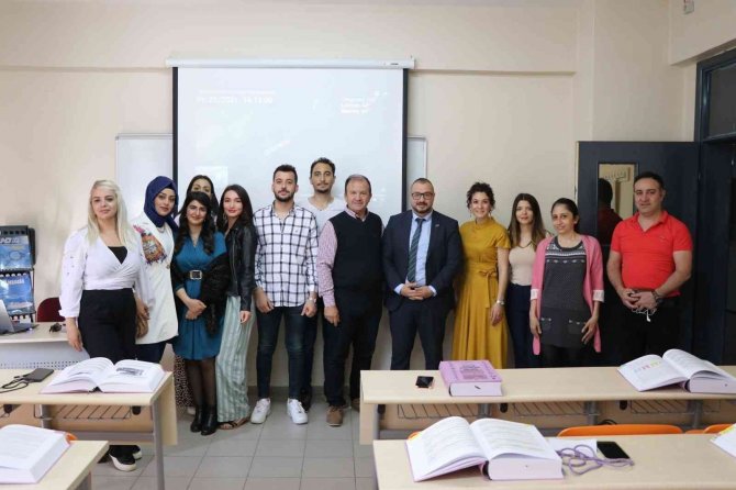 Kariyer Merkezi, Yaz Aylarında Da Gençlere Yoğun Seminerler Hazırladı