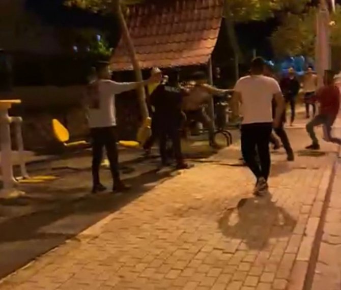 Alkollü Oldukları İddia Edilen 3 Kişi Polisleri Darp Etti
