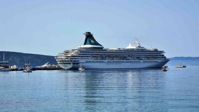 Denizden Gelen Turist Bodrum’lu Esnafın Yüzünü Güldürdü