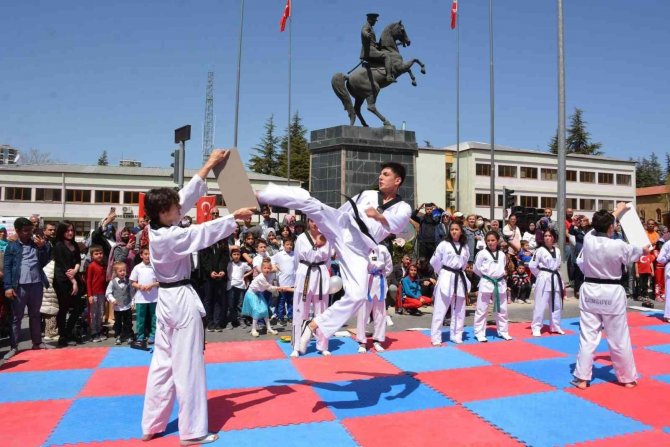 23 Nisan Coşkuyla Kutlandı