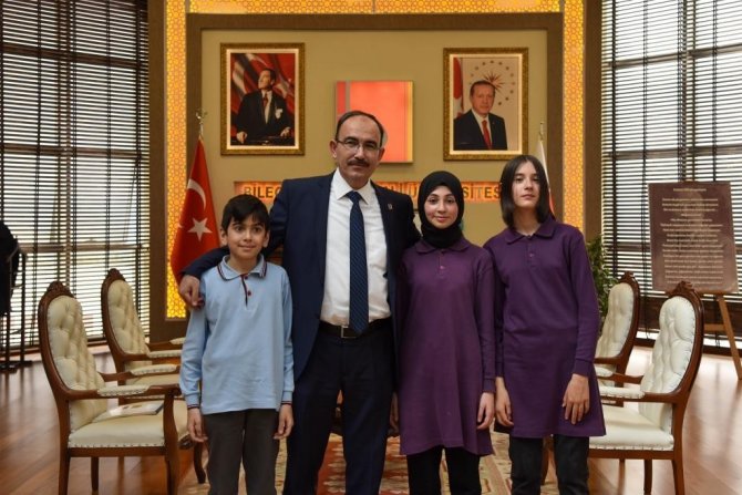 Rektör Beydemir Koltuğunu Çocuk Rektörlere Devretti