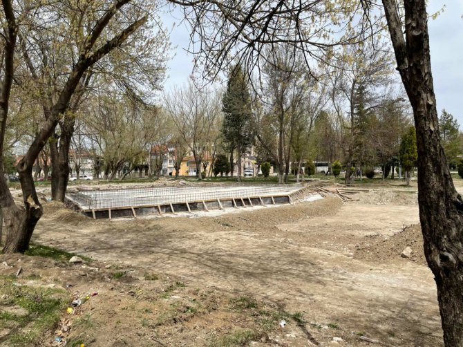 Ressam Ahmet Yakupoğlu Parkı Yenileniyor