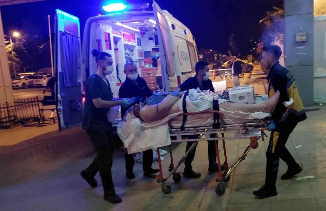 Silahla Oynayan Zabıta Memuru Kazara Kafasından Kendini Vurdu