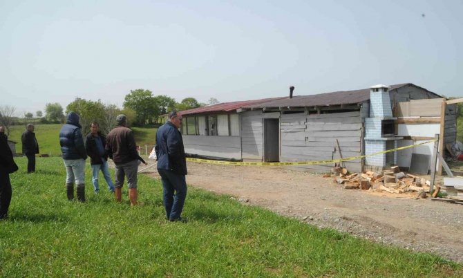 Çoban Başından Vurulmuş Halde Ölü Bulundu