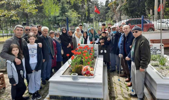 Şehit Onbaşı Kabri Başında Anıldı