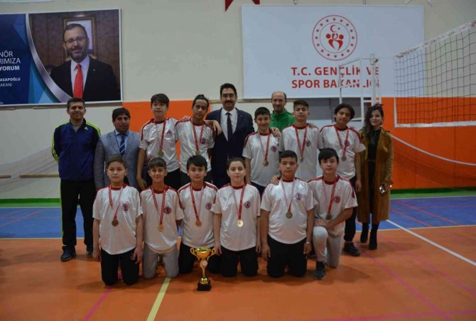 Selendi’de Voleybol Turnuvasının Şampiyonları Belli Oldu