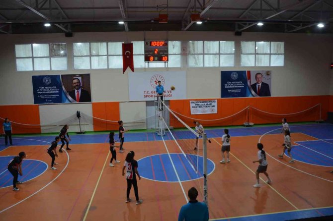 Selendi’de Voleybol Turnuvasının Şampiyonları Belli Oldu