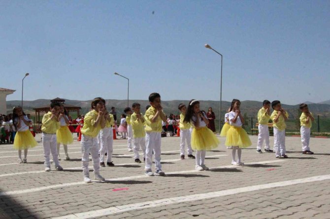Siirt’te 23 Nisan Ulusal Egemenlik Ve Çocuk Bayramı Coşkuyla Kutlandı