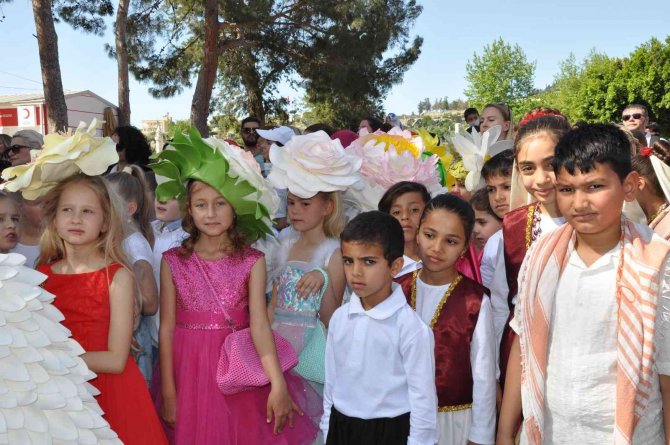 Silifke’de Türk, Rus Ve Suriyeli Çocuklar 23 Nisan Coşkusunu Birlikte Yaşadı