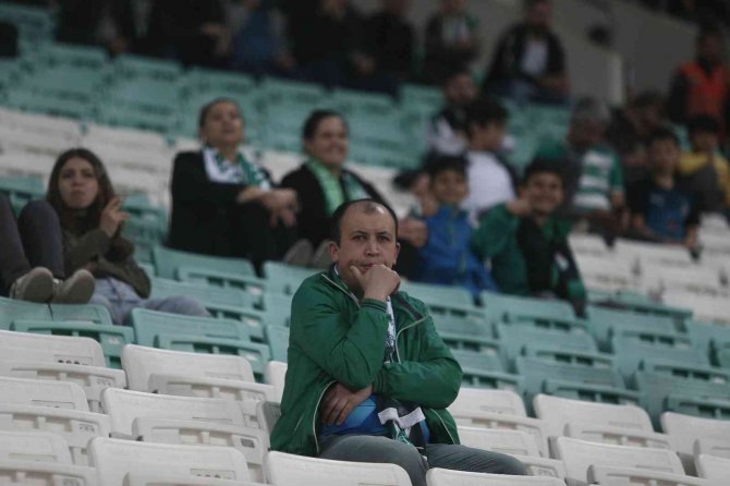 Spor Toto 1. Lig: Bursaspor: 1 - Denizlispor: 0 (İ̇lk Yarı Sonucu)