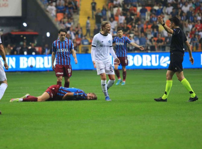 Spor Toto Süper Lig: Adana Demirspor: 0 - Trabzonspor: 2 (İ̇lk Yarı)