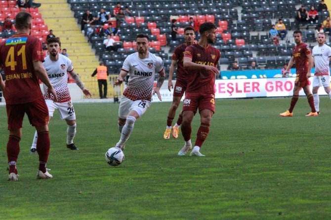 Spor Toto Süper Lig: Gaziantep Fk: 0 - Göztepe: 0 (İ̇lk Yarı)