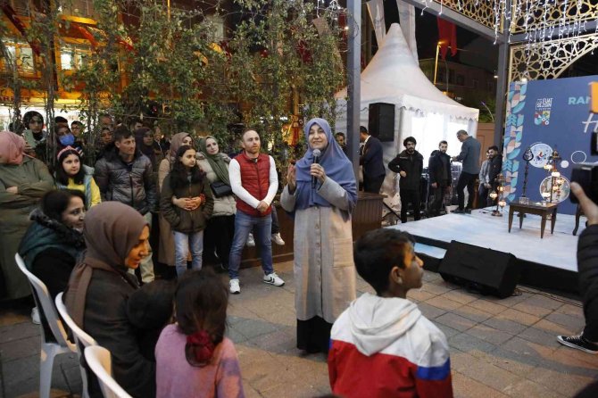 Sultangazi’de Saliha Erdim İle Ramazan Sohbetine Yoğun İlgi