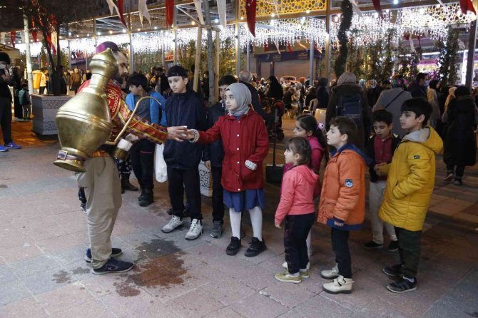Sultangazi’de Saliha Erdim İle Ramazan Sohbetine Yoğun İlgi