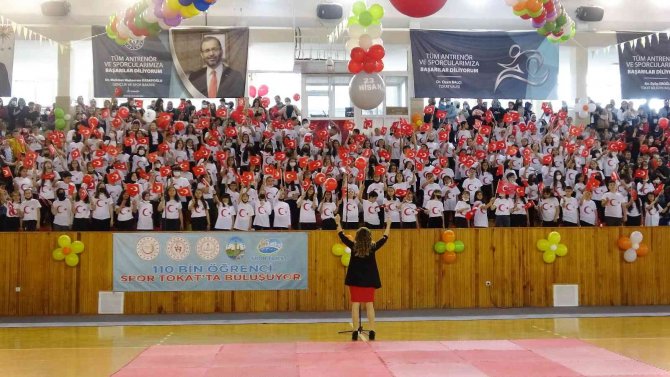 23 Nisan’da 200 Öğrenciden Oluşan Koro Alkış Topladı