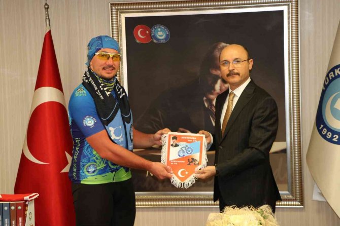 Türk Eğitim-sen’li Eğitimciler, “Kurtuluştan Kuruluşa Atamızın İ̇zinde” Temasıyla Ankara’ya Pedal Çevirdi