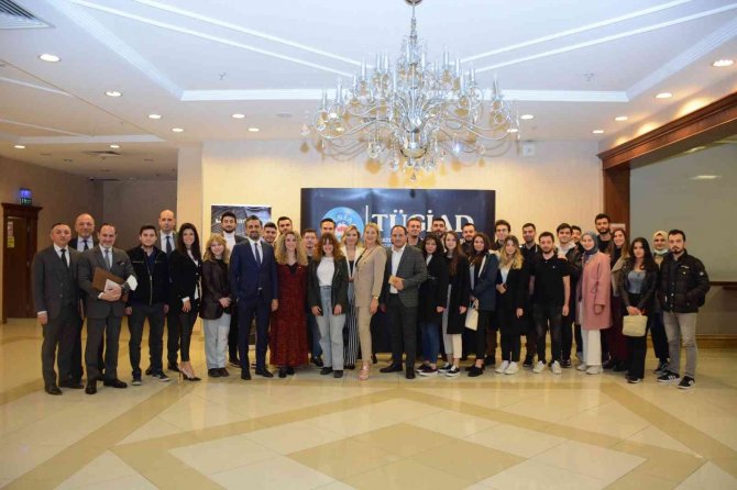 Tügi̇ad, Üniversiteli Gençlerle İftarda Buluştu