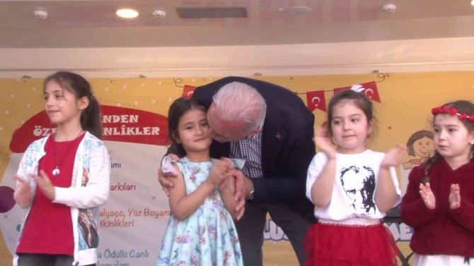 Ümraniye’de Düzenlenen 23 Nisan Etkinliklerinde Çocuklar Doyasıya Eğlendi