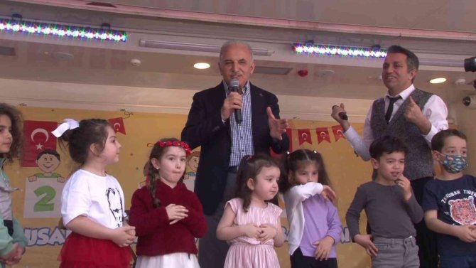 Ümraniye’de Düzenlenen 23 Nisan Etkinliklerinde Çocuklar Doyasıya Eğlendi