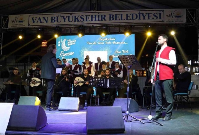 Van’da Tasavvuf Musikisi Konseri Gönüllere Hitap Etti