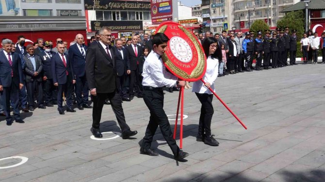 Van Gölü Kıyısında ’23 Nisan’ Coşkusu