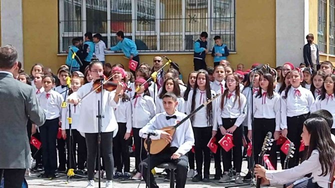 Erciş’te 23 Nisan Ulusal Egemenlik Ve Çocuk Bayramı Coşkusu