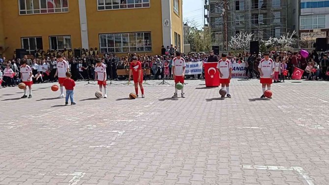 Erciş’te 23 Nisan Ulusal Egemenlik Ve Çocuk Bayramı Coşkusu