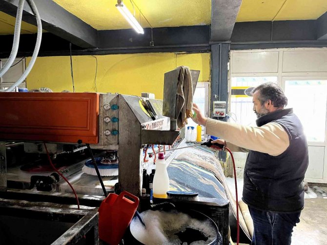 Bayram Temizliği Halılardan Başladı