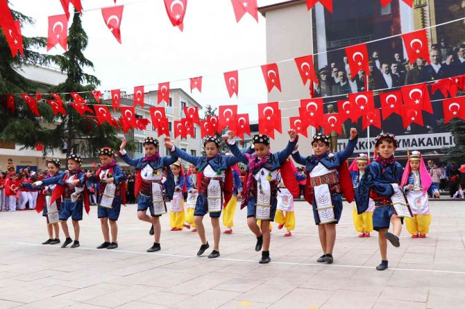 Çiftlikköy’de 23 Nisan Coşku İle Kutlandı