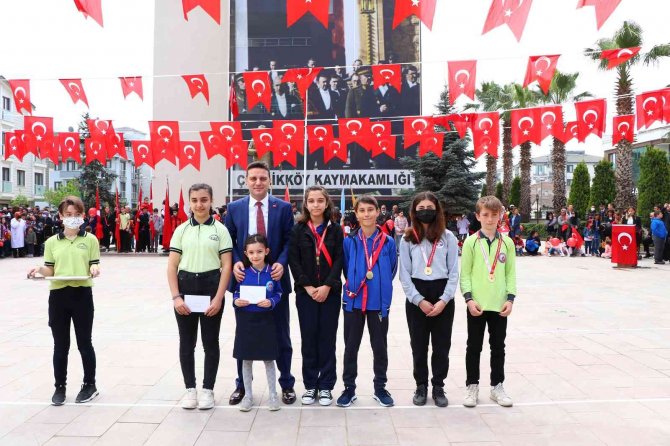 Çiftlikköy’de 23 Nisan Coşku İle Kutlandı