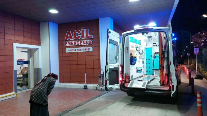 Silahla Oynayan Zabıta Memuru Kazara Kafasından Kendini Vurdu