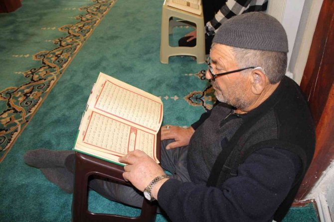 210 Yıllık Camide Asırlık Mukabele Geleneği Devam Ediyor