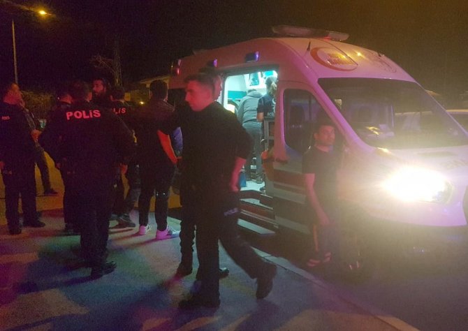 İ̇ki Grup Arasındaki Tekmeli Kavga: 1 Yaralı