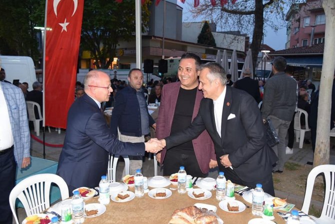 Ak Parti Bursa İ̇l Başkanı Gürkan: “Bursa’da Çalınmadık Kapı, Sıkılmadık El Bırakmıyoruz"