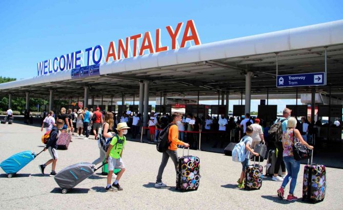 Antalya’ya Hava Yoluyla Gelen Turist Sayısı 1 Milyonu Geçti