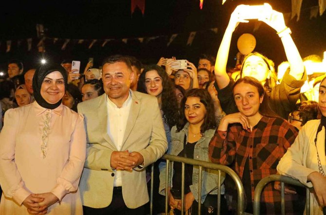Alanya’da 23 Nisan Kutlamaları Ece Seçkin Konseriyle Son Buldu