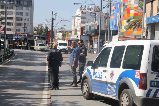 Antalya’da Çöp Kutusuna Atılan Çanta Polisi Alarma Geçirdi