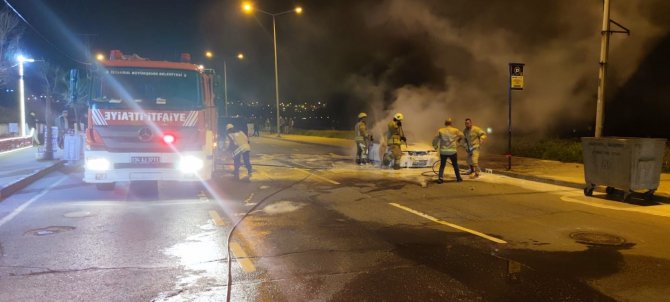 Arnavutköy’de Otomobil Alev Alev Yandı