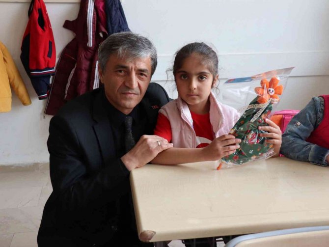 Atık Malzemeler 23 Nisan Hediyesine Dönüştü