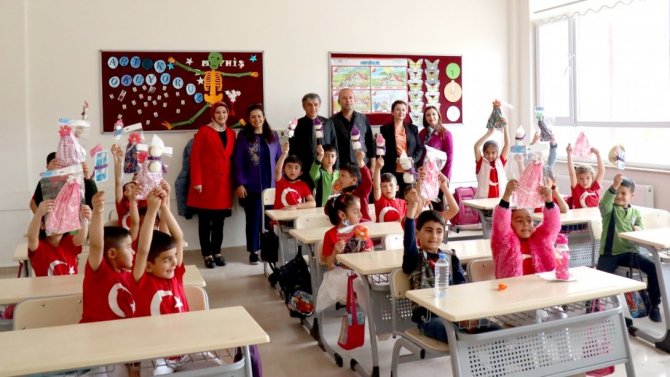 Atık Malzemeler 23 Nisan Hediyesine Dönüştü