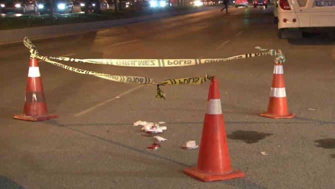 Bakırköy’de Genç Bir Kadın Seyir Halindeki Otomobilden Atladı
