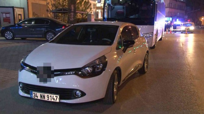 Bakırköy’de Genç Bir Kadın Seyir Halindeki Otomobilden Atladı