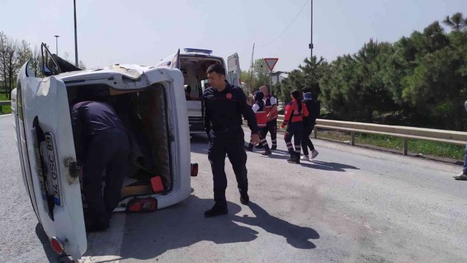 Basın Ekspres’te Minibüs Takla Attı: 2 Yaralı