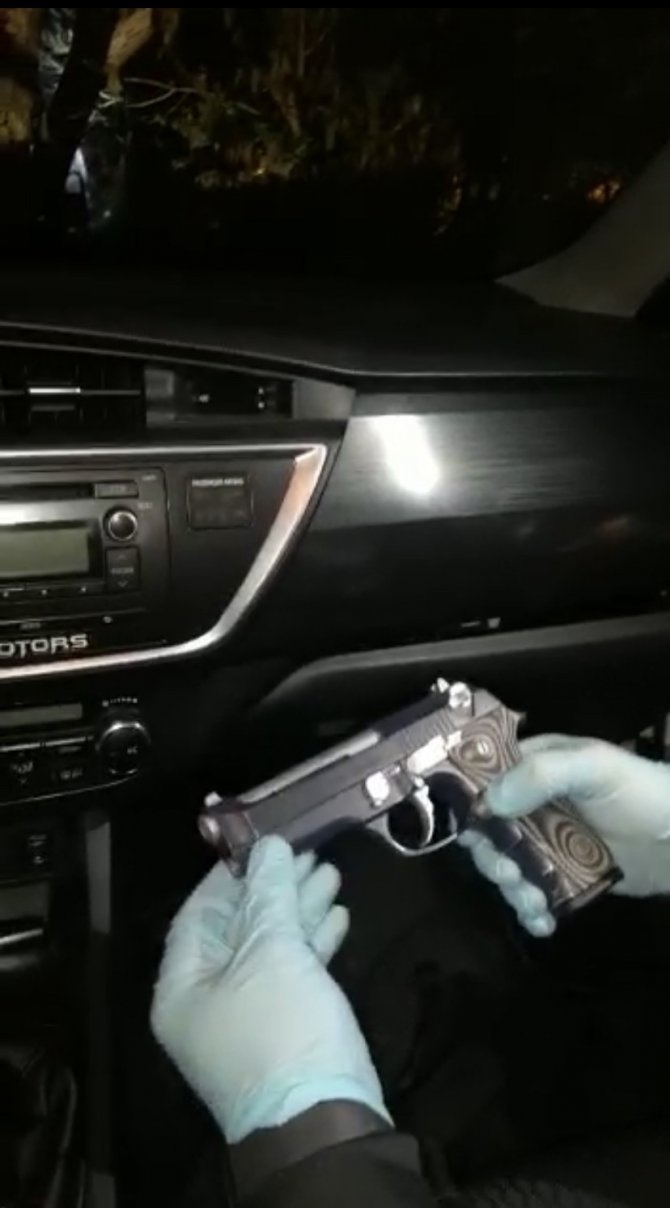 Beşiktaş’ta Polisin Durdurduğu Araçtan Mini Cephanelik Çıktı