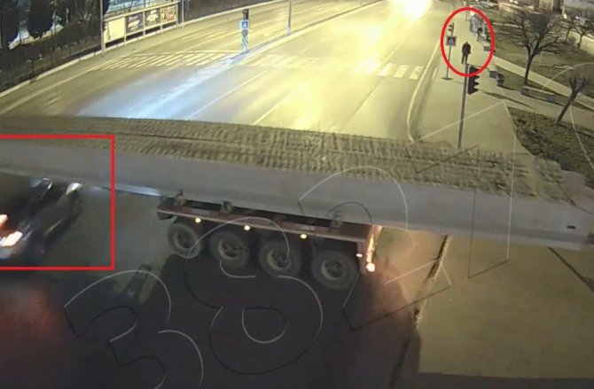 Samsun’da Cipin Hareket Halindeki Tırın Altından Geçme Anı Kamerada