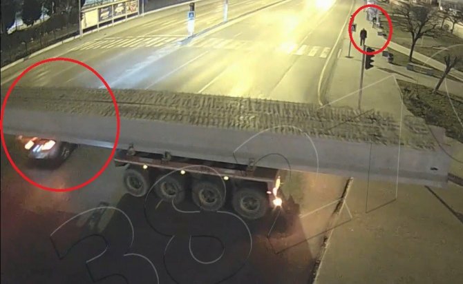 Samsun’da Cipin Hareket Halindeki Tırın Altından Geçme Anı Kamerada