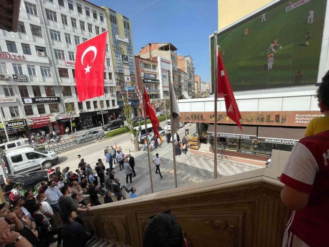 Belediye’den Taraftarlara Dev Ekran Jesti